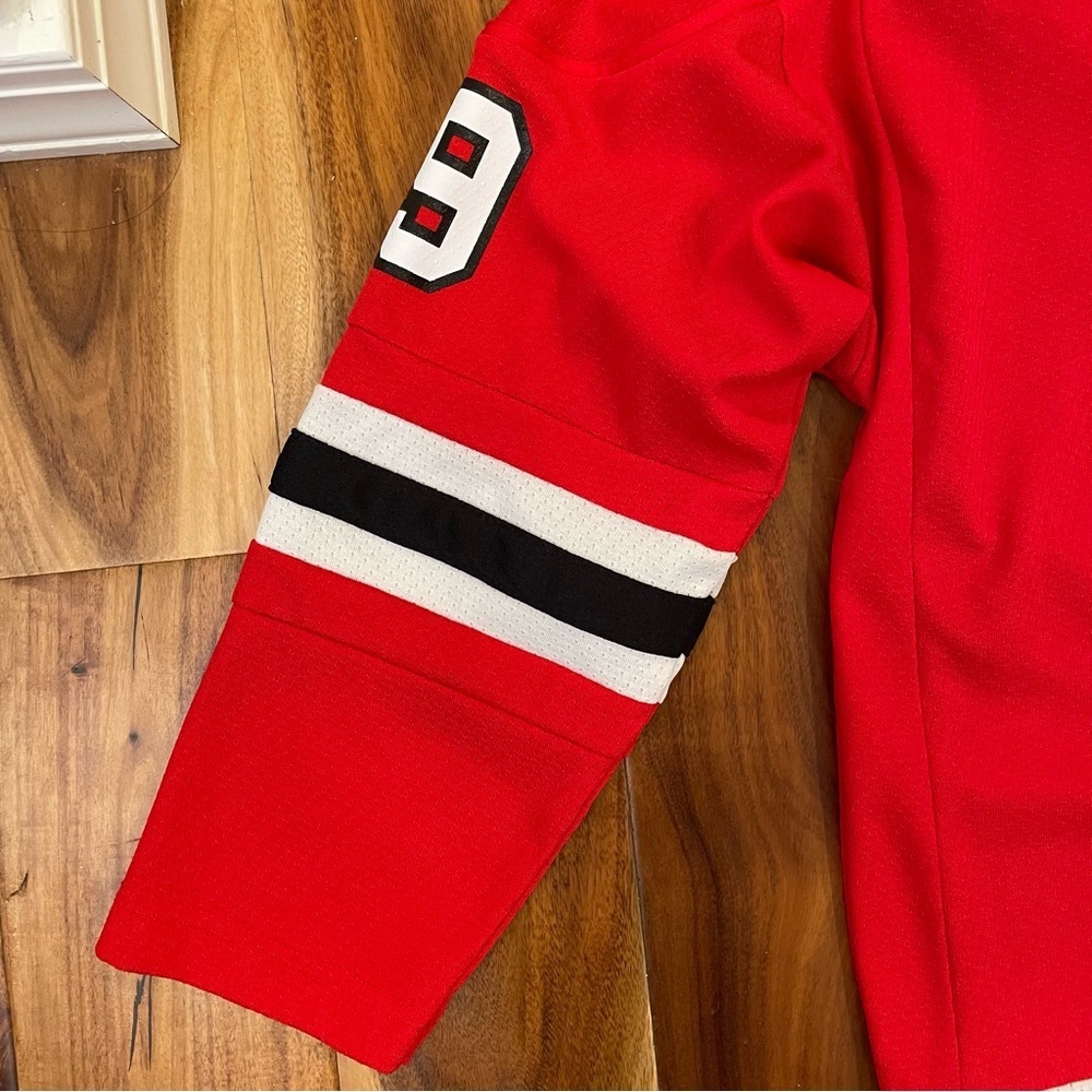 Jonathan Toews #19 Chicago Blackhawks C NHL Reebok Hockey Jersey Youth Size LX. - Picture 8 of 13